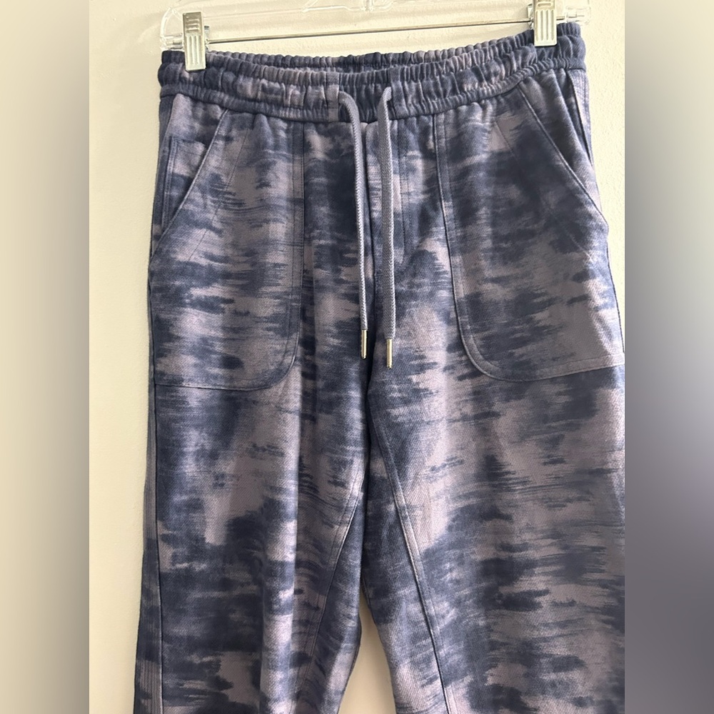 COPY - Athleta Farallon Tie Dye Inversion Print Joggers - Picture 5 of 7